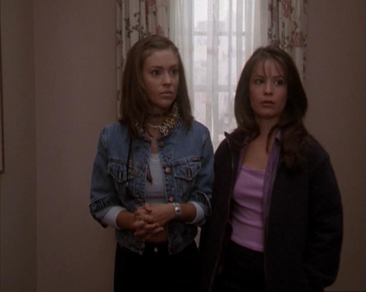 Charmed-Online-dot-net_207TheyreEverywhere0717.jpg