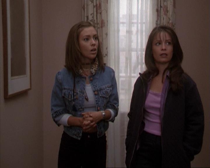 Charmed-Online-dot-net_207TheyreEverywhere0718.jpg