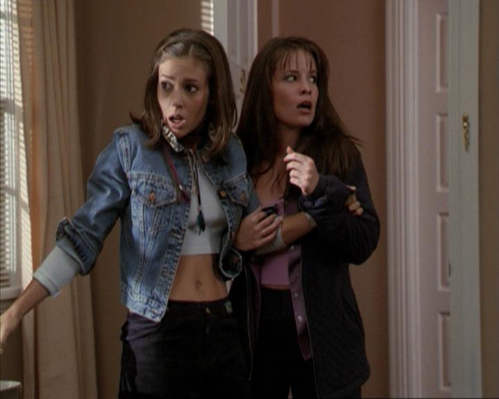 Charmed-Online-dot-net_207TheyreEverywhere0763.jpg Charmed-Online-dot-net_207TheyreEverywhere0763.jpg