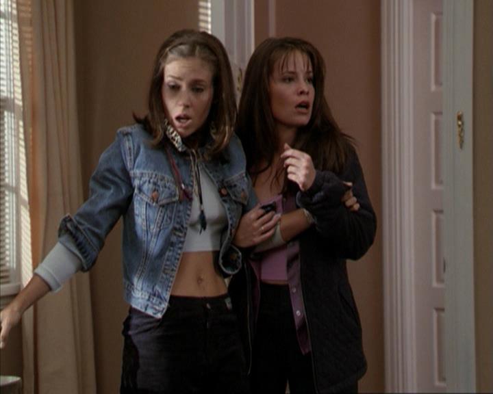Charmed-Online-dot-net_207TheyreEverywhere0766.jpg