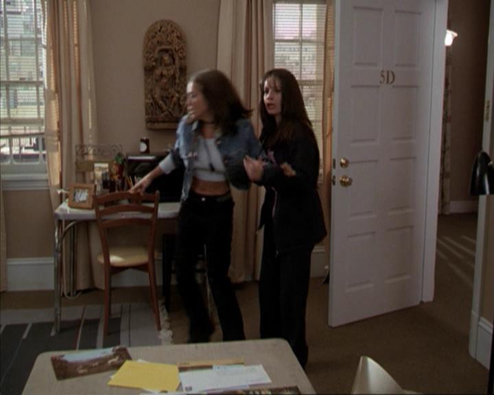 Charmed-Online-dot-net_207TheyreEverywhere0768.jpg
