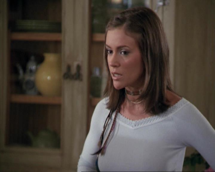 Charmed-Online-dot-net_207TheyreEverywhere0810.jpg