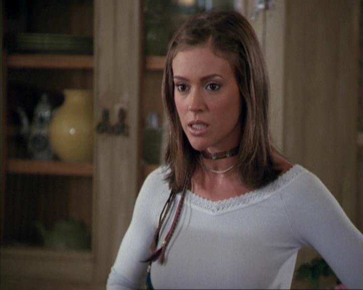 Charmed-Online-dot-net_207TheyreEverywhere0814.jpg
