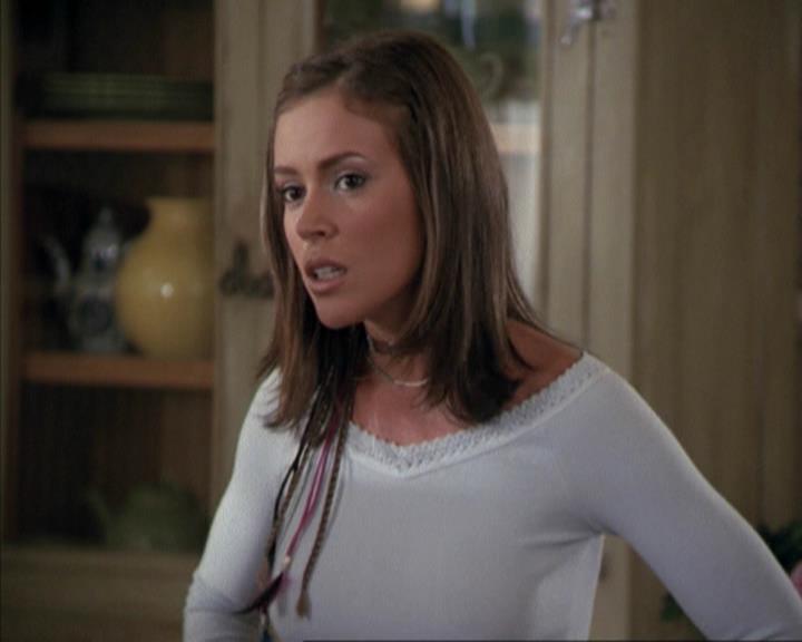 Charmed-Online-dot-net_207TheyreEverywhere0817.jpg