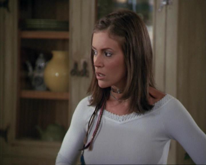 Charmed-Online-dot-net_207TheyreEverywhere0826.jpg