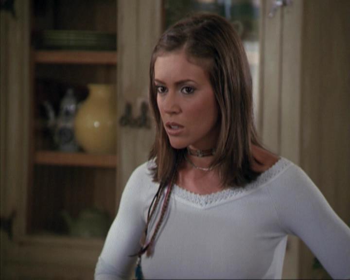 Charmed-Online-dot-net_207TheyreEverywhere0828.jpg