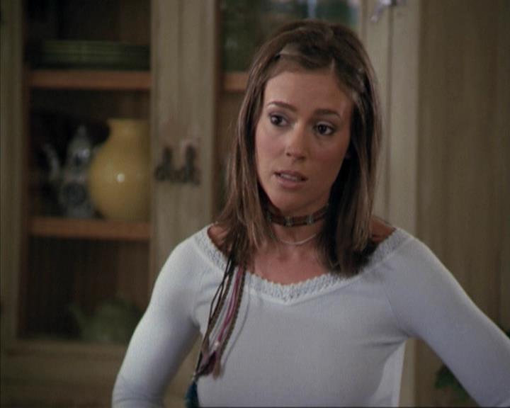 Charmed-Online-dot-net_207TheyreEverywhere0833.jpg