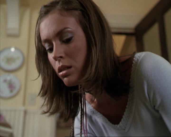 Charmed-Online-dot-net_207TheyreEverywhere0864.jpg
