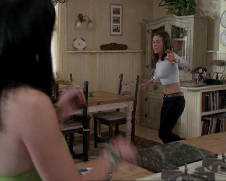Charmed-Online-dot-net_207TheyreEverywhere0868.jpg