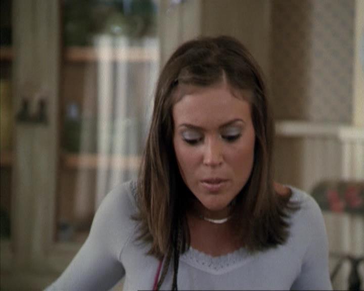 Charmed-Online-dot-net_207TheyreEverywhere0884.jpg
