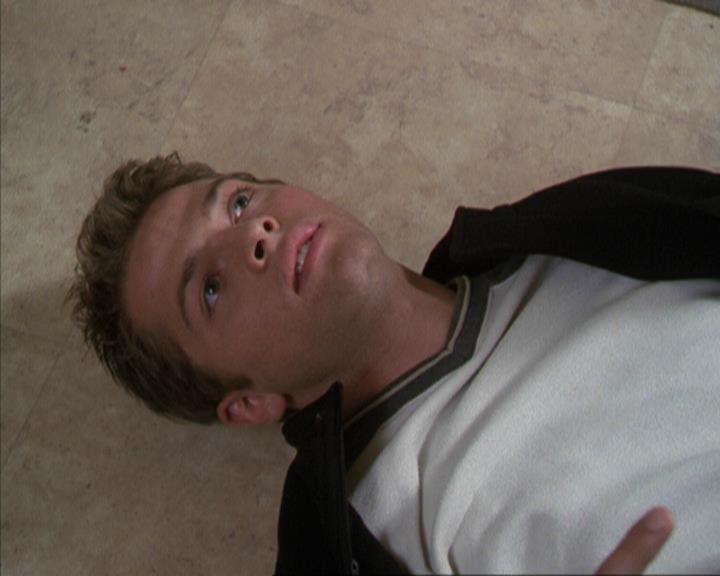 Charmed-Online-dot-net_207TheyreEverywhere0909.jpg