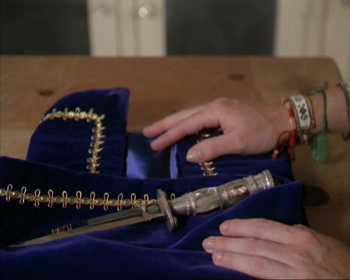 Charmed-Online-dot-net_207TheyreEverywhere0924.jpg