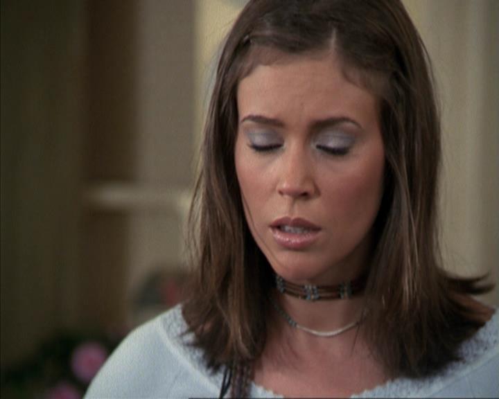 Charmed-Online-dot-net_207TheyreEverywhere0927.jpg