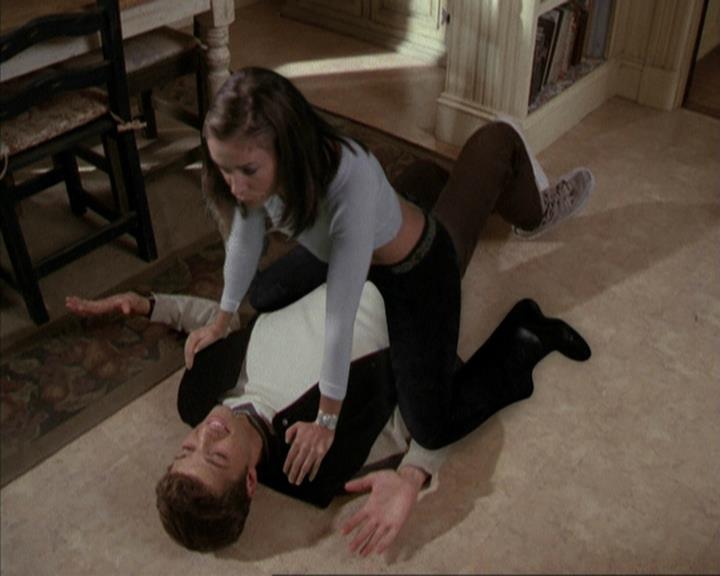 Charmed-Online-dot-net_207TheyreEverywhere0947.jpg