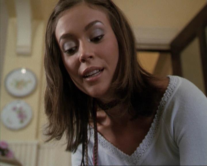 Charmed-Online-dot-net_207TheyreEverywhere0962.jpg