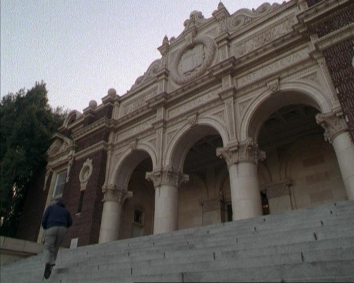 Charmed-Online-dot-net_207TheyreEverywhere0970.jpg