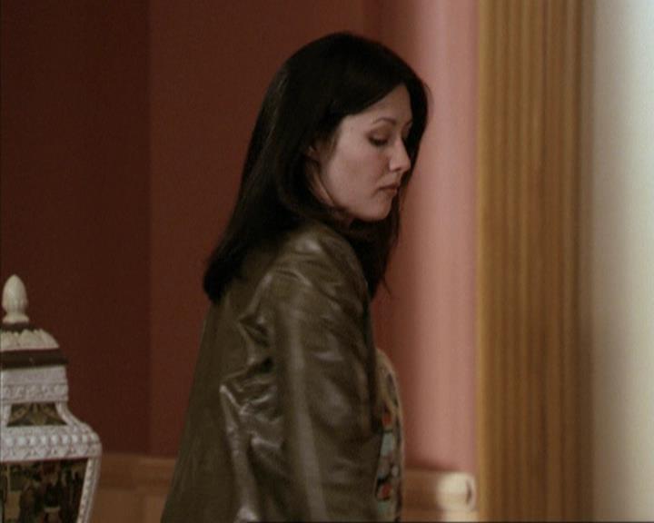 Charmed-Online-dot-net_207TheyreEverywhere1013.jpg
