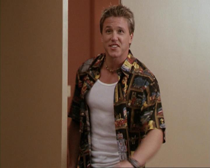 Charmed-Online-dot-net_207TheyreEverywhere1043.jpg