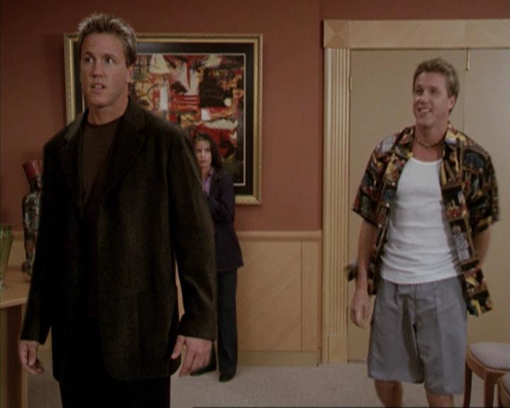 Charmed-Online-dot-net_207TheyreEverywhere1048.jpg