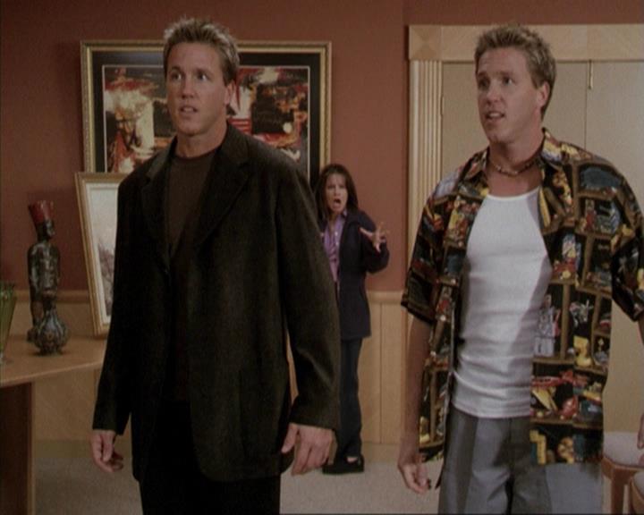 Charmed-Online-dot-net_207TheyreEverywhere1050.jpg