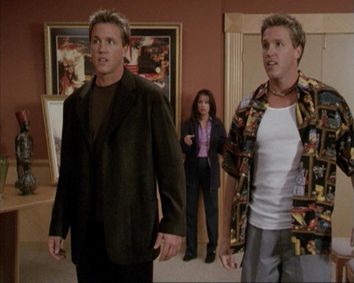 Charmed-Online-dot-net_207TheyreEverywhere1056.jpg