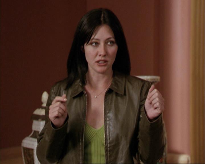 Charmed-Online-dot-net_207TheyreEverywhere1060.jpg