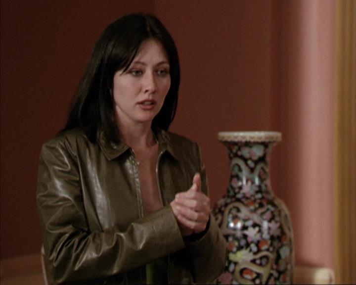 Charmed-Online-dot-net_207TheyreEverywhere1061.jpg