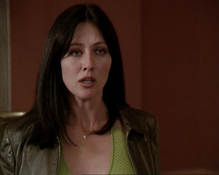 Charmed-Online-dot-net_207TheyreEverywhere1063.jpg