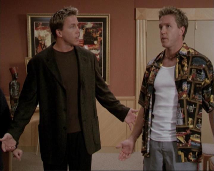 Charmed-Online-dot-net_207TheyreEverywhere1070.jpg