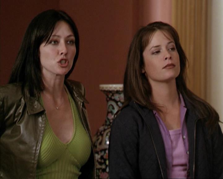 Charmed-Online-dot-net_207TheyreEverywhere1076.jpg