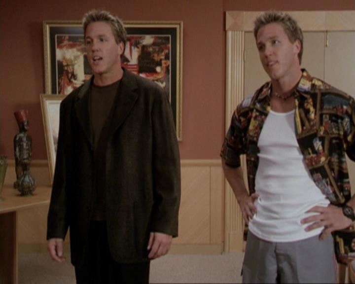 Charmed-Online-dot-net_207TheyreEverywhere1077.jpg