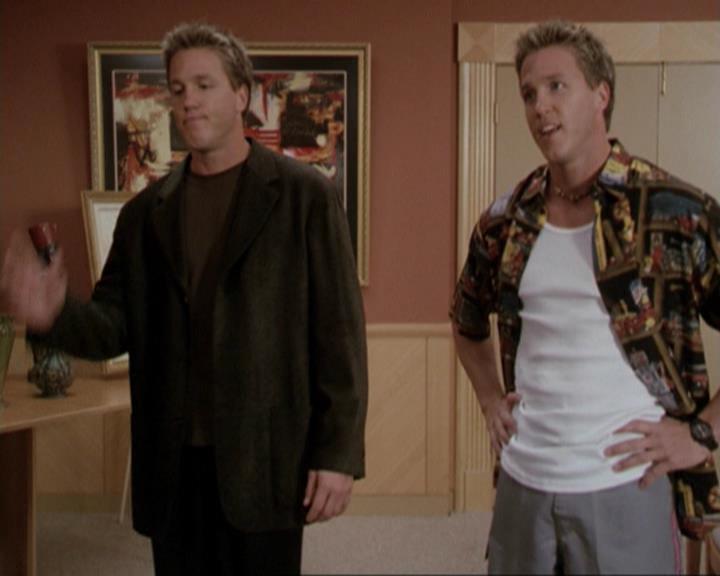 Charmed-Online-dot-net_207TheyreEverywhere1078.jpg