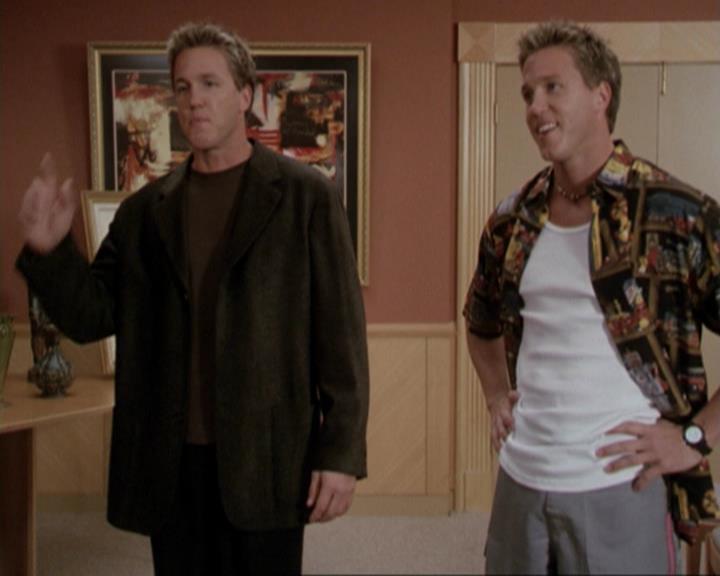 Charmed-Online-dot-net_207TheyreEverywhere1079.jpg