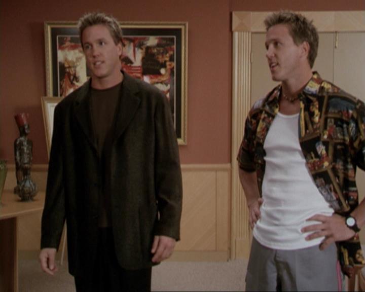 Charmed-Online-dot-net_207TheyreEverywhere1082.jpg