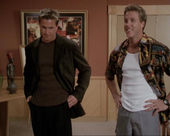 Charmed-Online-dot-net_207TheyreEverywhere1087.jpg
