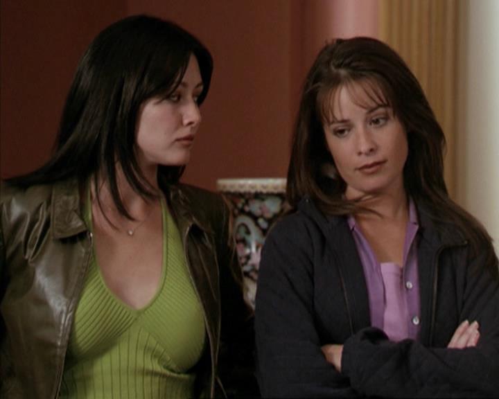 Charmed-Online-dot-net_207TheyreEverywhere1106.jpg