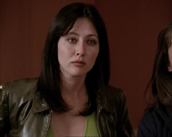Charmed-Online-dot-net_207TheyreEverywhere1117.jpg