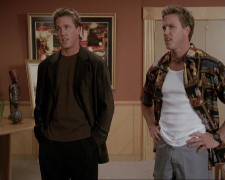 Charmed-Online-dot-net_207TheyreEverywhere1122.jpg