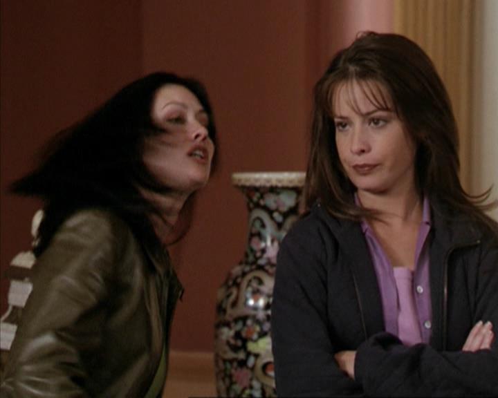 Charmed-Online-dot-net_207TheyreEverywhere1124.jpg