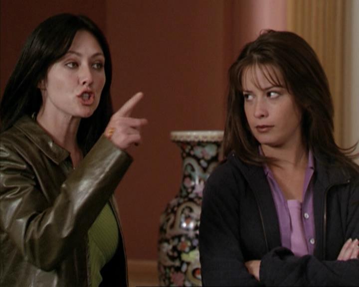Charmed-Online-dot-net_207TheyreEverywhere1125.jpg