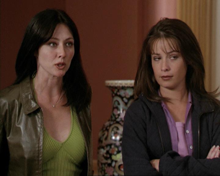 Charmed-Online-dot-net_207TheyreEverywhere1126.jpg