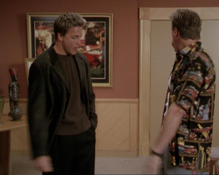 Charmed-Online-dot-net_207TheyreEverywhere1144.jpg