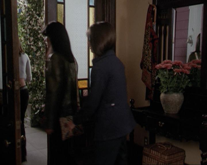Charmed-Online-dot-net_207TheyreEverywhere1246.jpg