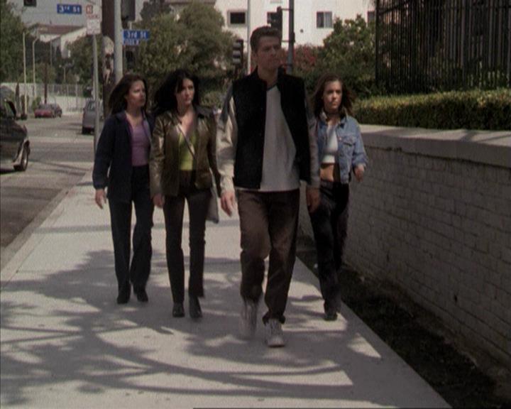 Charmed-Online-dot-net_207TheyreEverywhere1253.jpg
