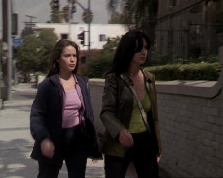 Charmed-Online-dot-net_207TheyreEverywhere1255.jpg