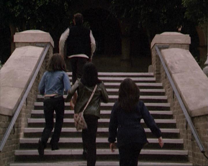 Charmed-Online-dot-net_207TheyreEverywhere1259.jpg