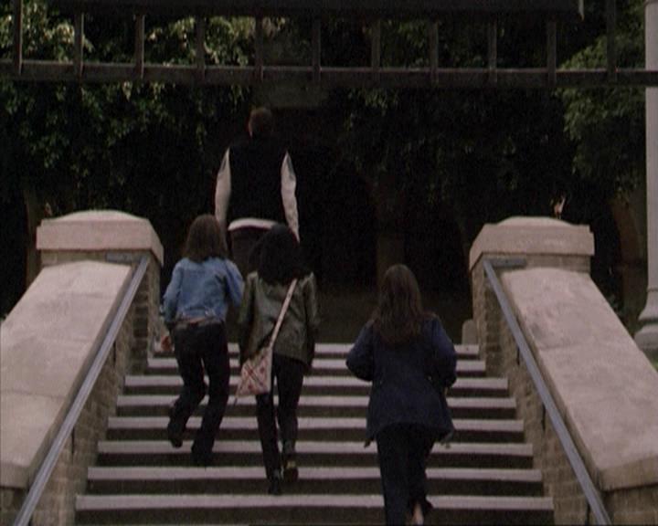 Charmed-Online-dot-net_207TheyreEverywhere1260.jpg