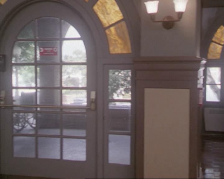 Charmed-Online-dot-net_207TheyreEverywhere1271.jpg
