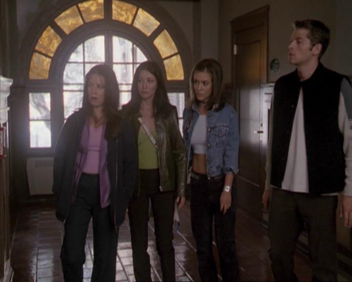 Charmed-Online-dot-net_207TheyreEverywhere1274.jpg