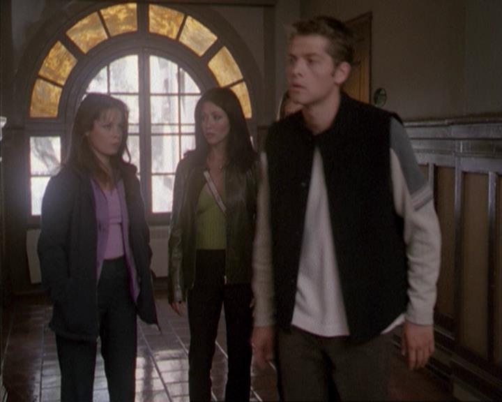 Charmed-Online-dot-net_207TheyreEverywhere1277.jpg